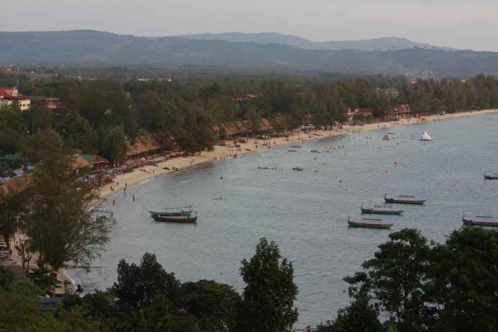 White Beach Hotel Sihanoukville Exterior foto